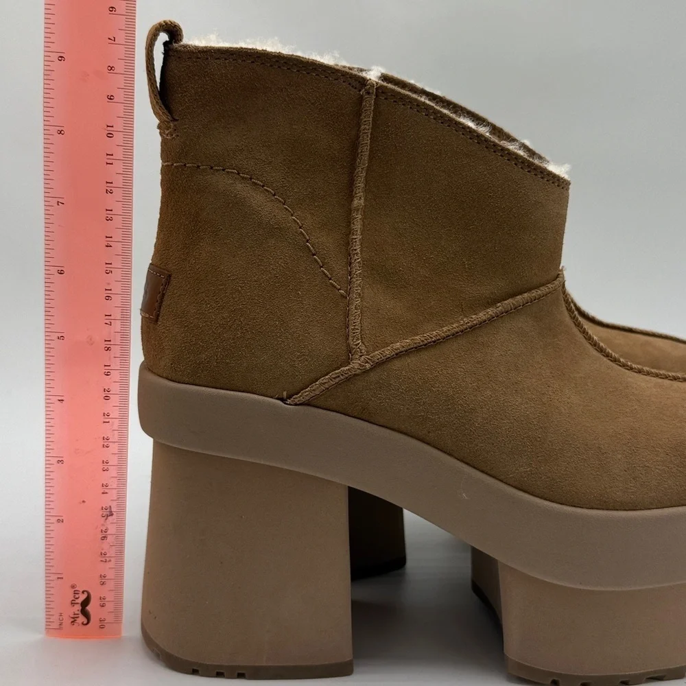 UGG NEW HEIGHTS PLATFORM MINI tan WOMEN'S BOOTS SIZE US 10